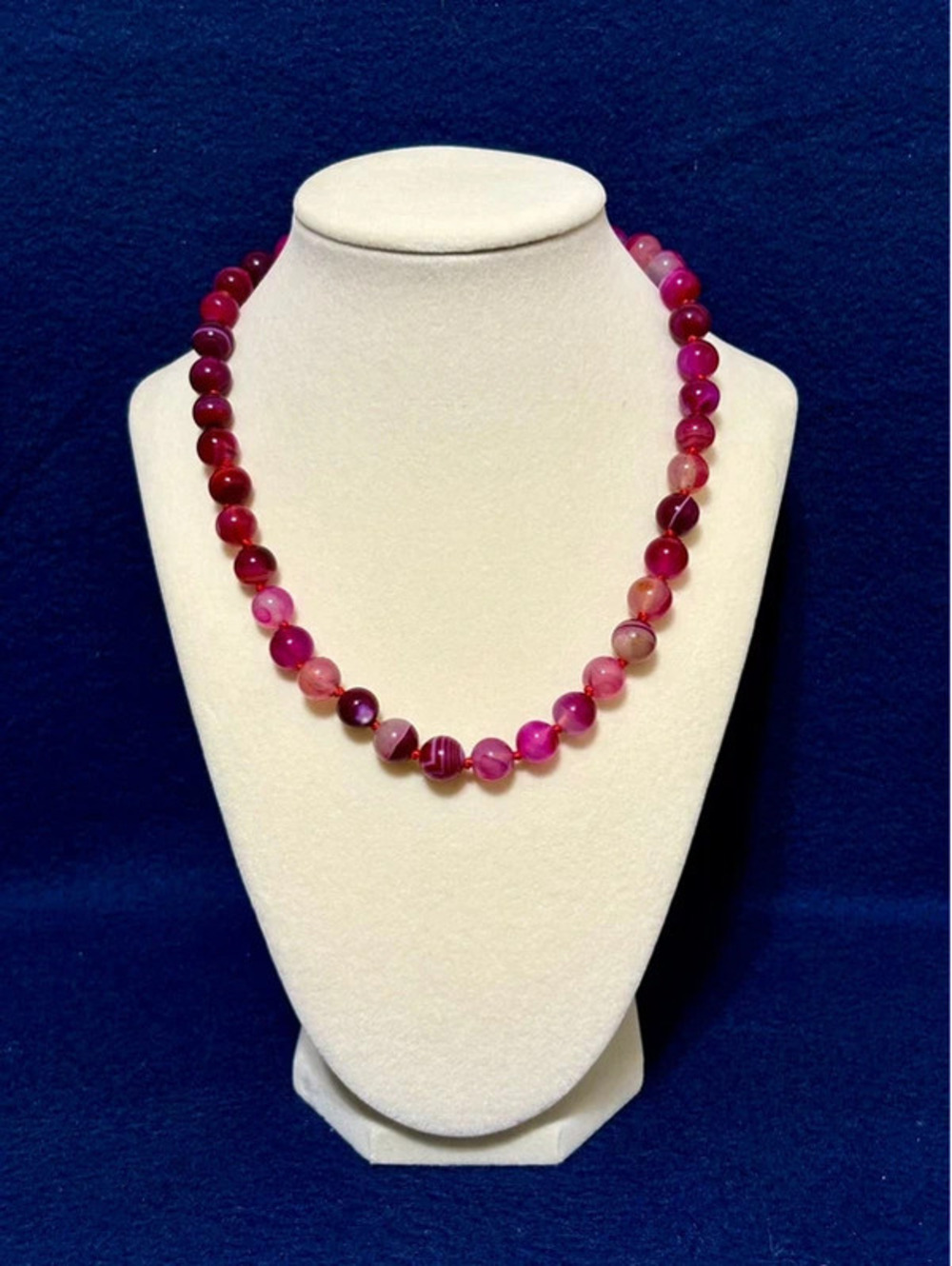 Gemstone necklace pink/magenta agate